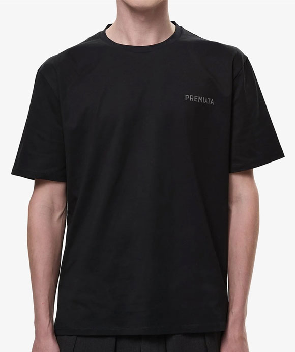 T-shirt man wearing a black t-shirt